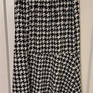 Elegant Black and White Houndstooth A-Line Skirt